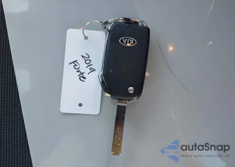 2019 Kia Forte S z USA, uszkodzony, nr VIN 3KPF34AD6KE036375